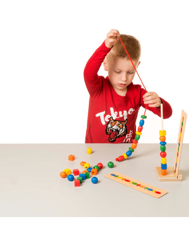 Toys for life - Navlékání korálků podle předloh