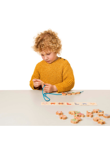 Toys for life - Navlékání mořských zvířátek podle předloh