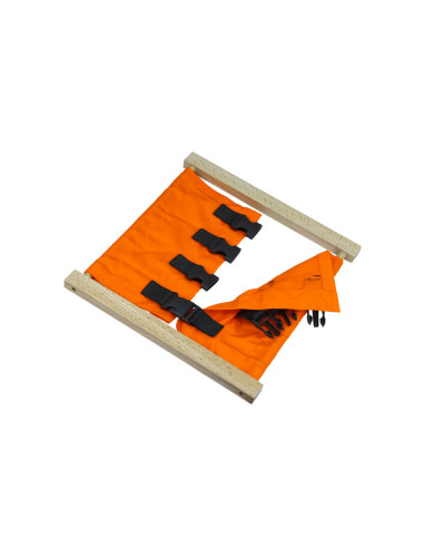 Montessori Zapinaci ram - knoflicky protahovane hackem