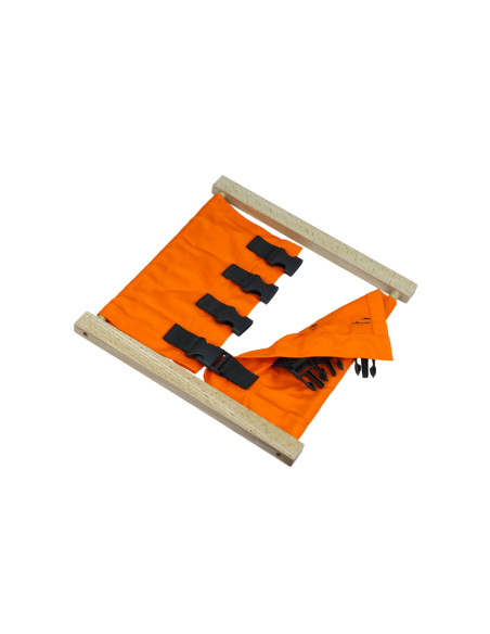 Montessori Zapinaci ram - knoflicky protahovane hackem
