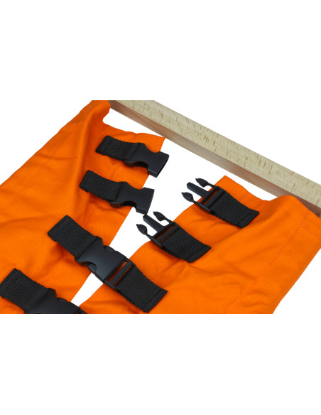 Montessori Zapinaci ram - knoflicky protahovane hackem