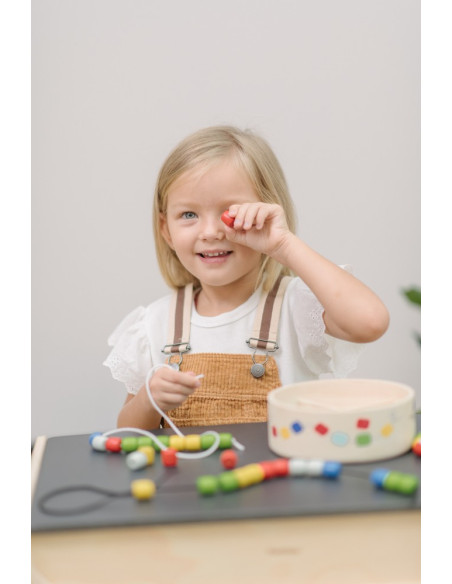 PlanToys Navlékání korálků v boxu